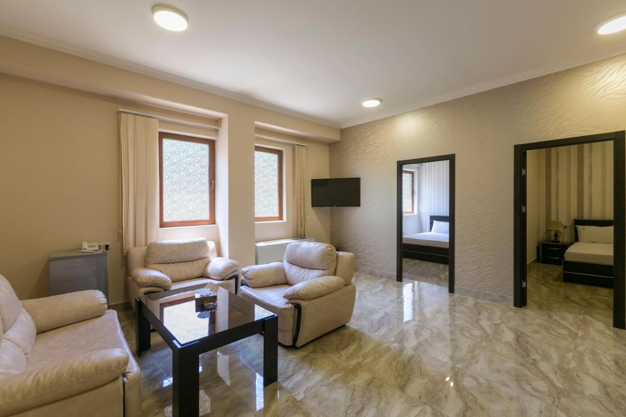 Best Hotel Erivan Exterior foto